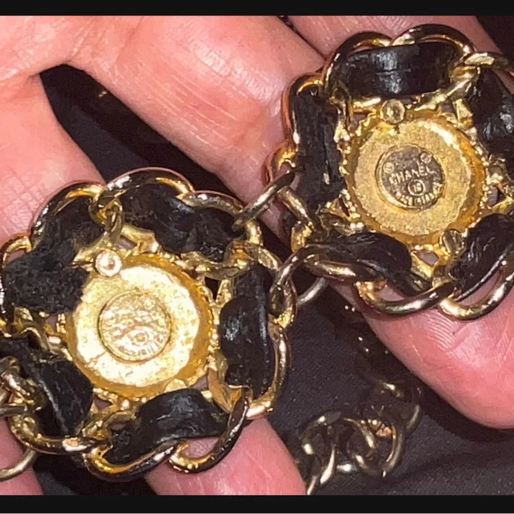 Rare CHANEL Gold Camellia Flowers Logo CC Chain Belt Leather Belt Necklace S M - Picture 3 of 8